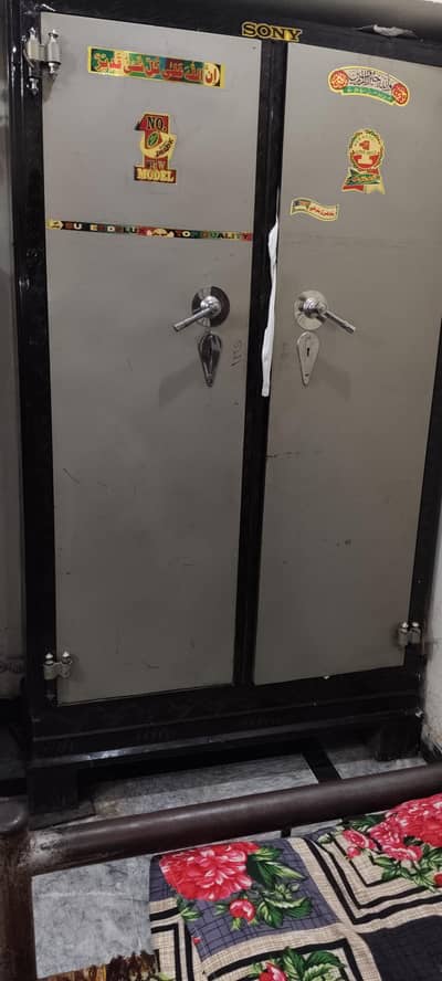 shlef Almari steel wardrobe