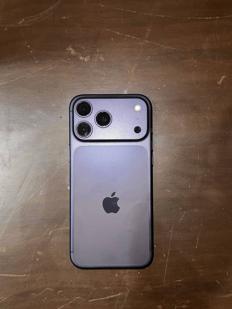 Apple iPhone 17 Pro Max 4