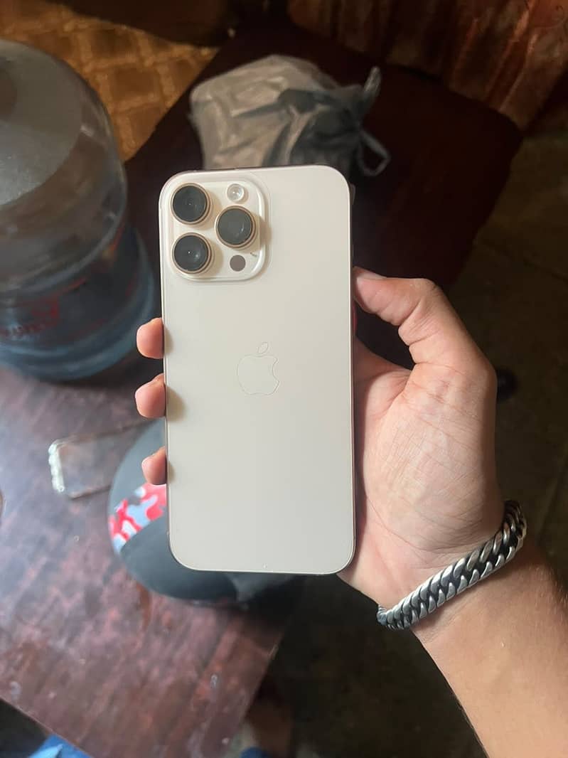 Apple iPhone 16 Pro Max 0