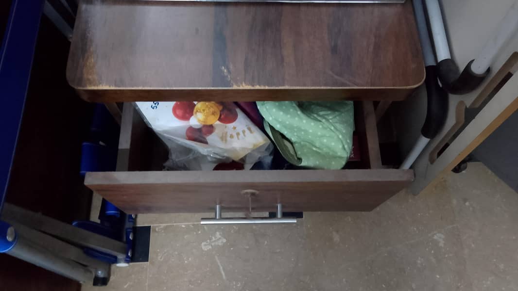 Dressing cupboard 3