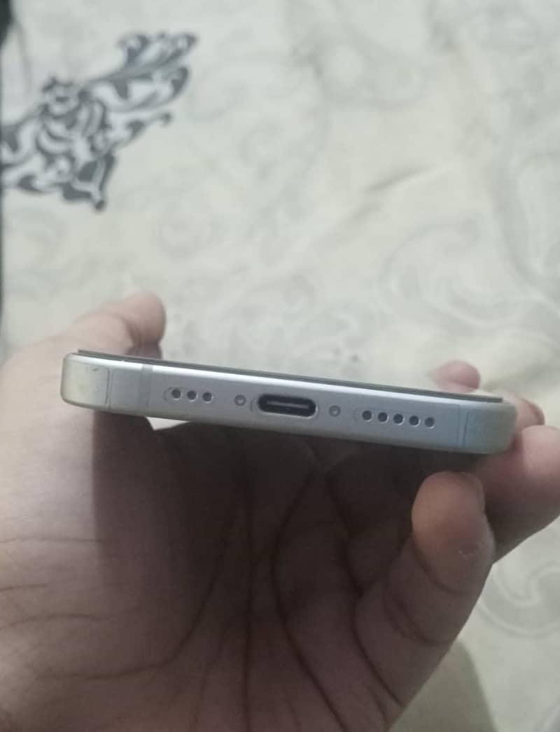 Apple iPhone 15 5