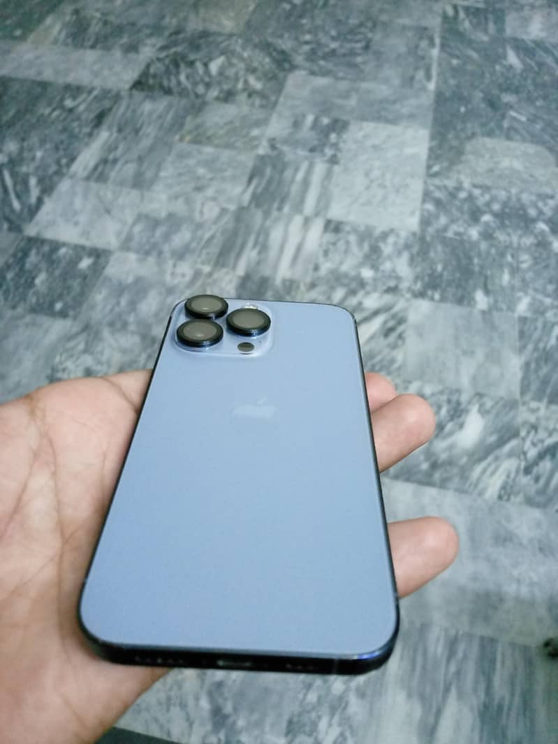 Apple iPhone 13 Pro 2
