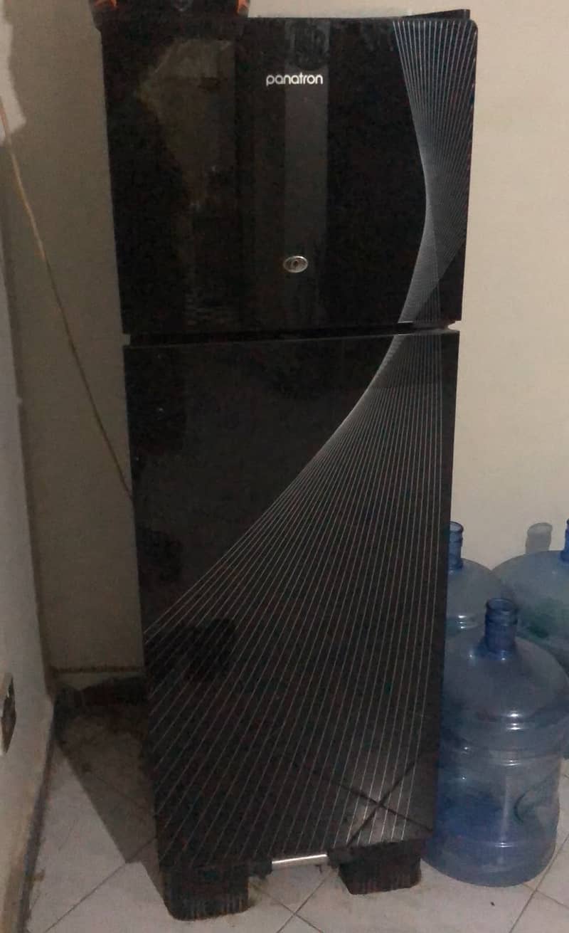 Medium size fridge 0