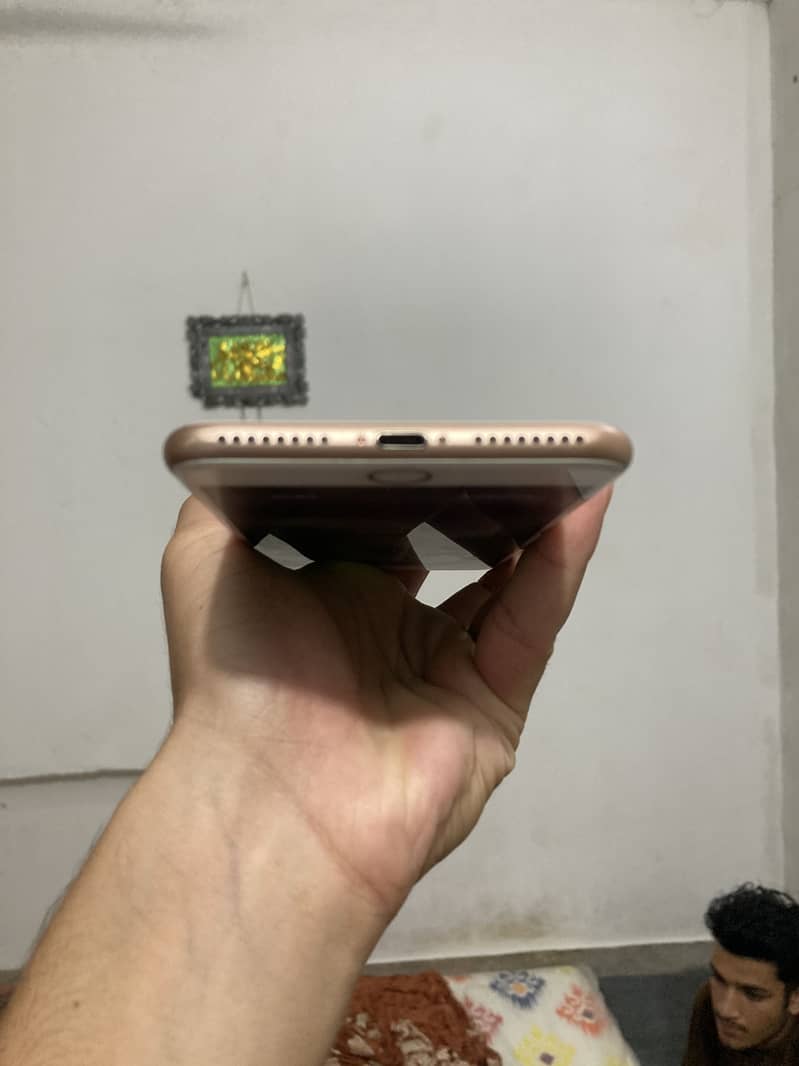 Apple iPhone 8 Plus 4