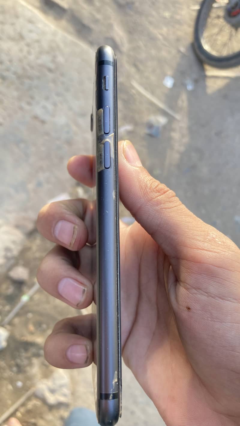 Apple iPhone 8 3