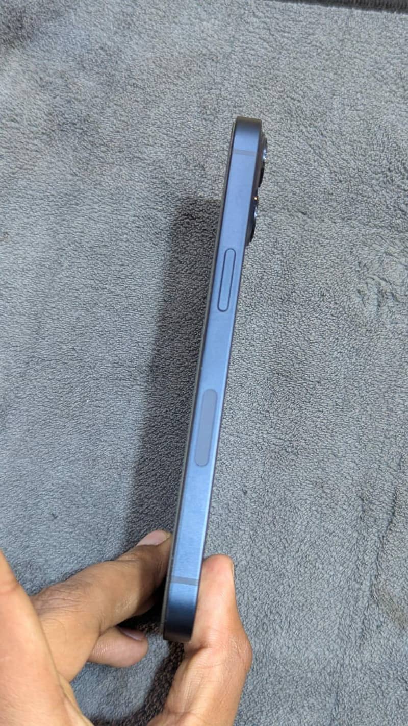 Apple iPhone 13 2