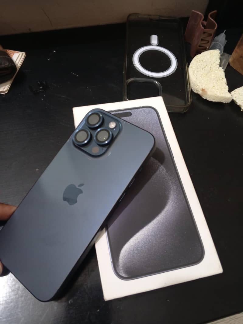 Apple iPhone 15 Pro Max 0