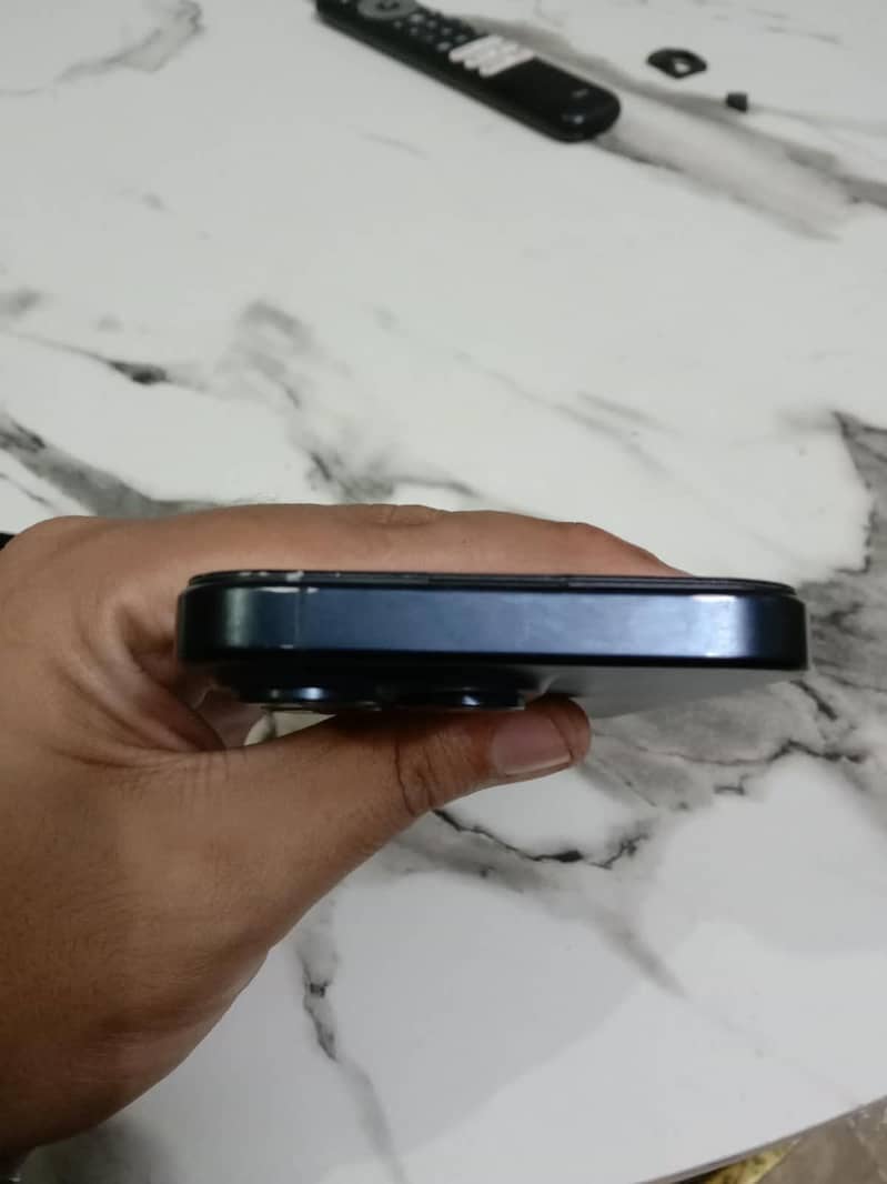 Apple iPhone 15 Pro 3