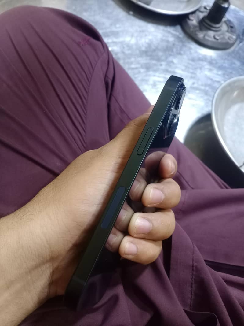 Apple iPhone 14 4