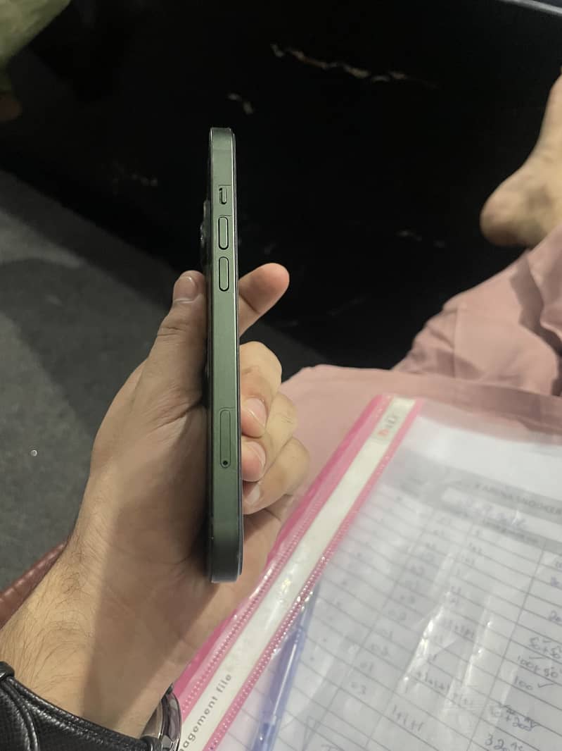 Apple iPhone 13 1