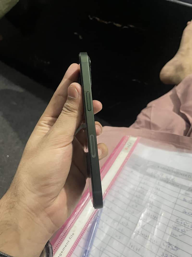 Apple iPhone 13 3