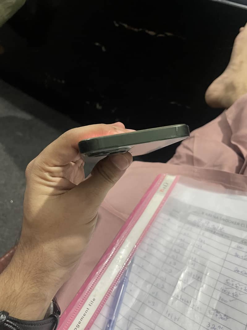 Apple iPhone 13 4