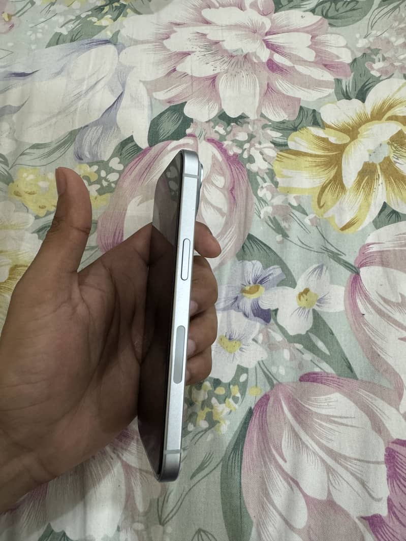 Apple iPhone 15 2