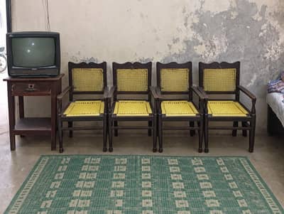1 TV,1 Trolley,4 Chairs