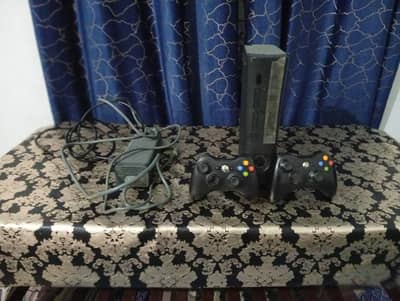 Xbox 360 slim with 100 games