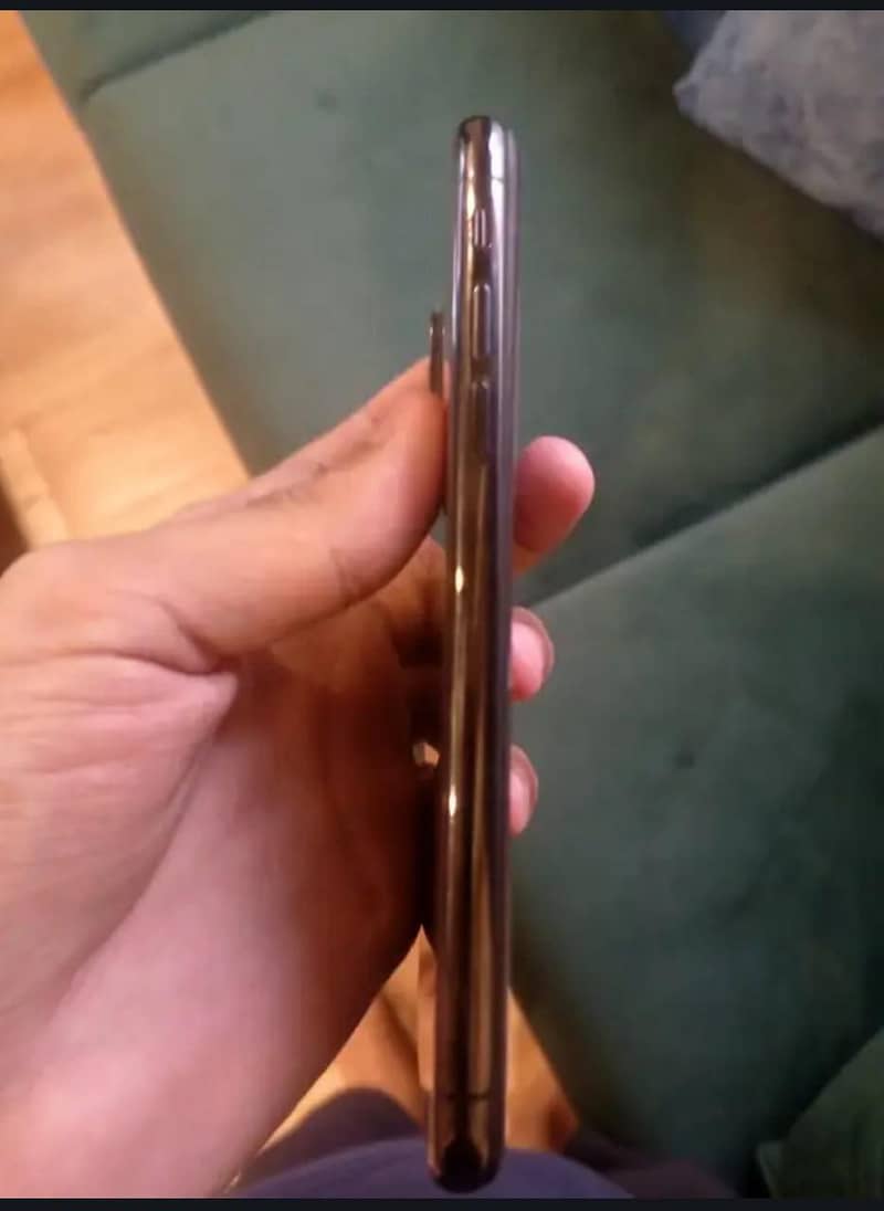 Apple iPhone X 3