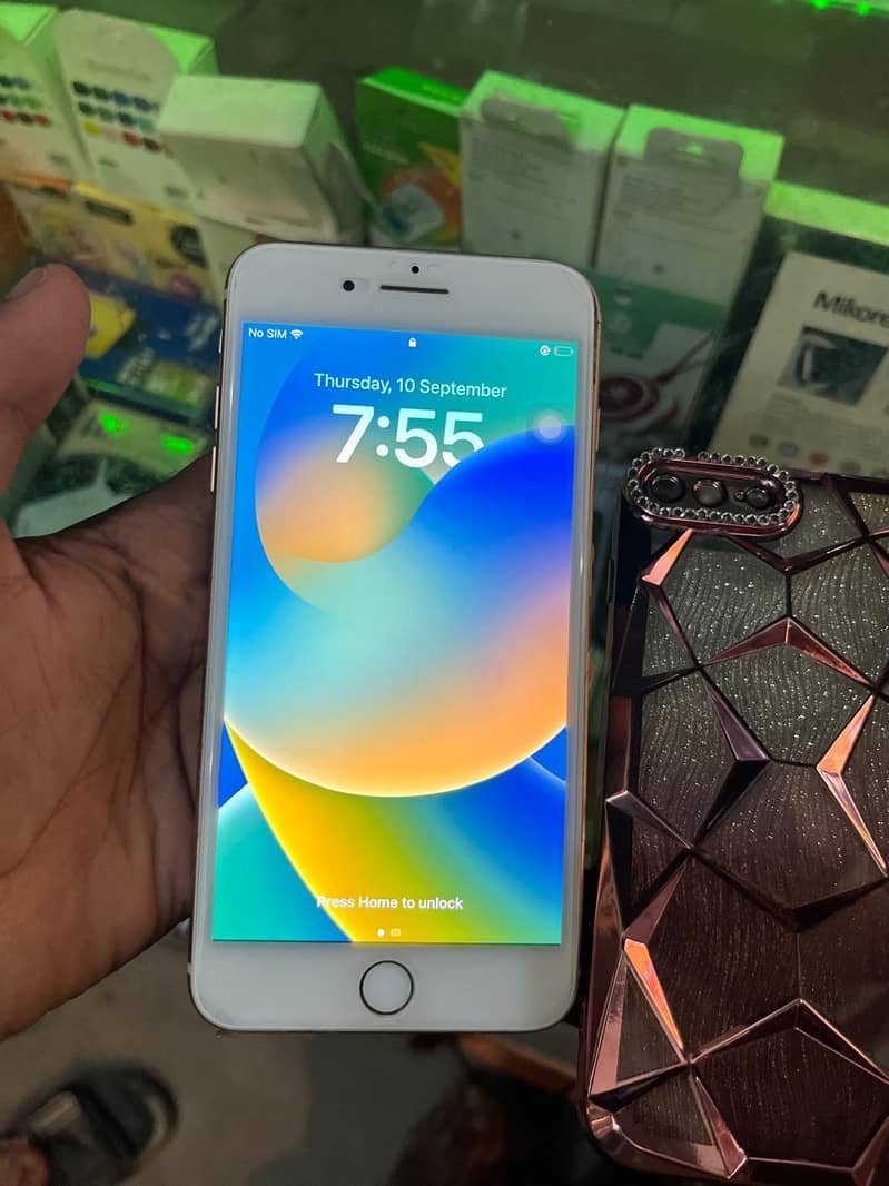 Apple iPhone 8 Plus 0