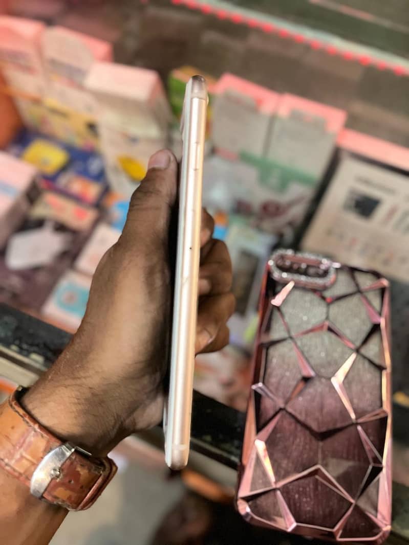 Apple iPhone 8 Plus 1