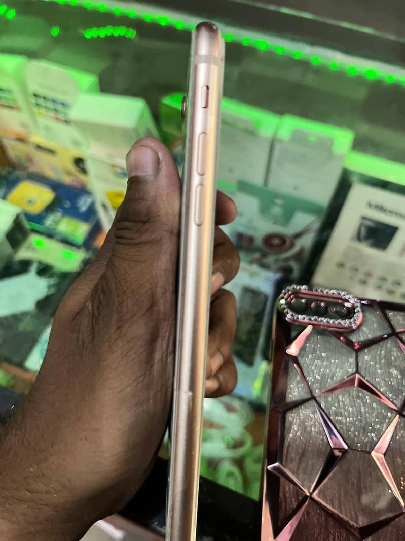 Apple iPhone 8 Plus 2