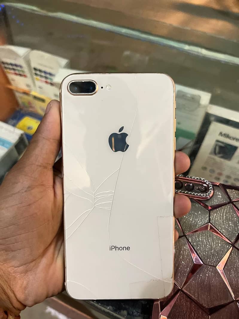 Apple iPhone 8 Plus 3