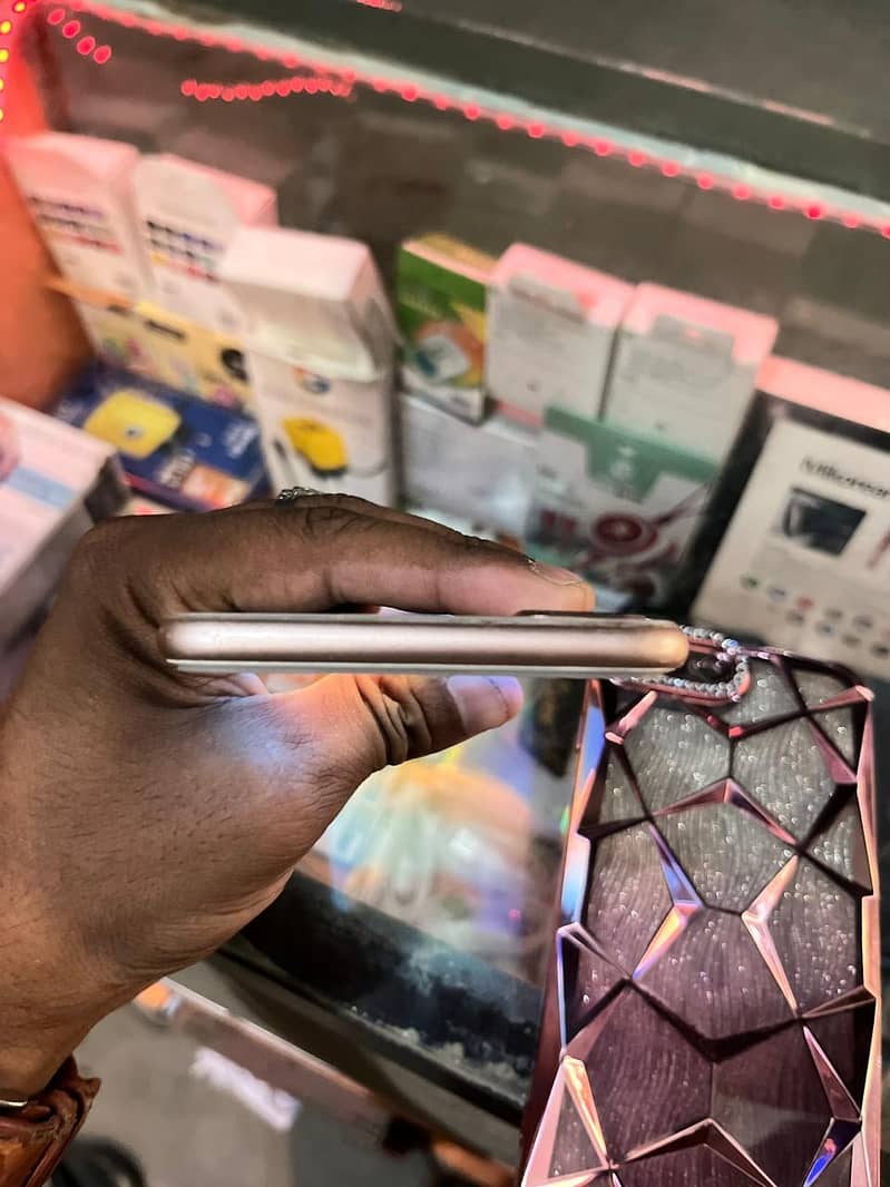 Apple iPhone 8 Plus 5