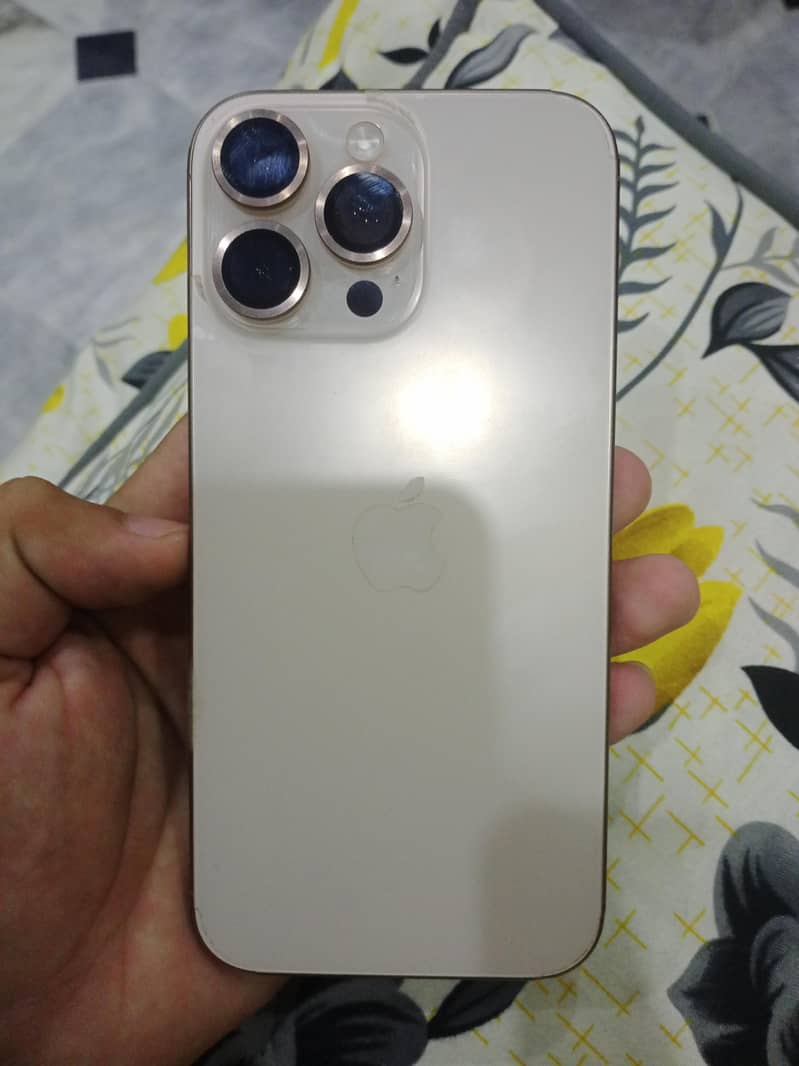 Apple iPhone 16 Pro Max 1
