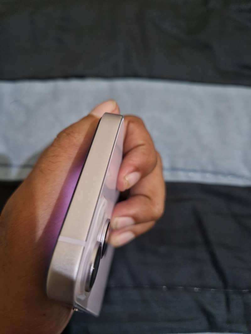 Apple iPhone 14 3