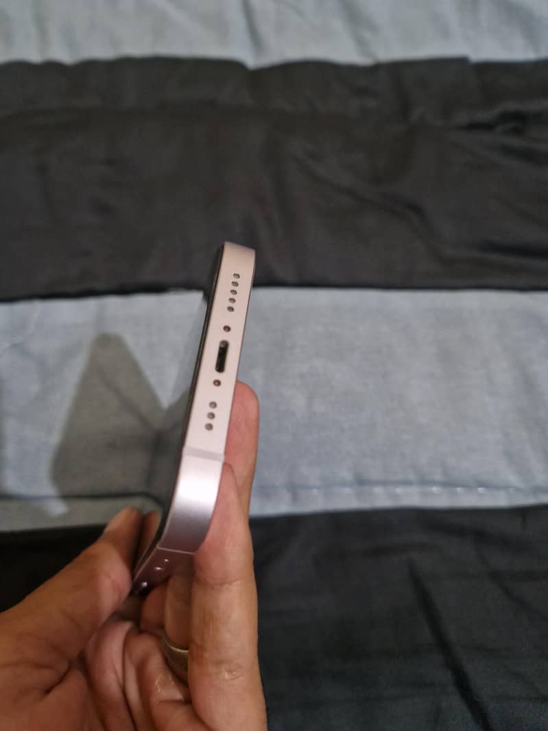 Apple iPhone 14 4