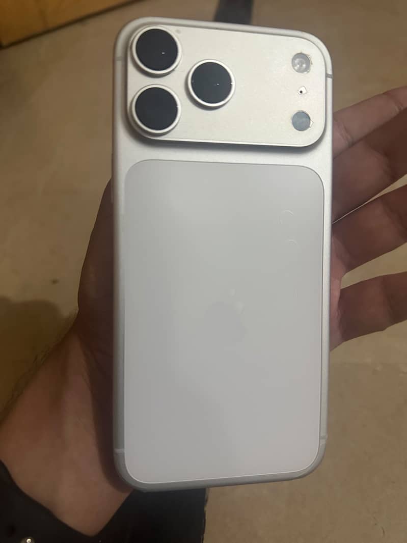 Apple iPhone 17 Pro Max 0