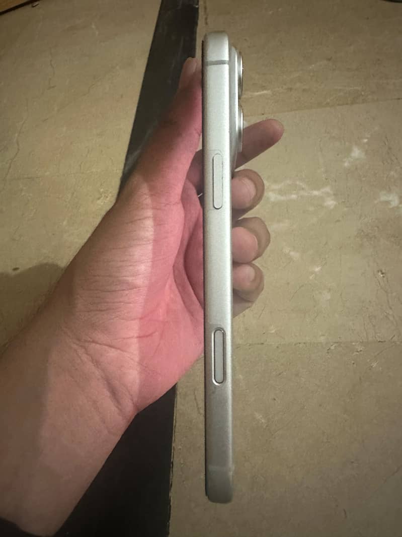 Apple iPhone 17 Pro Max 3