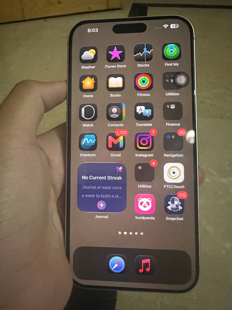 Apple iPhone 17 Pro Max 4