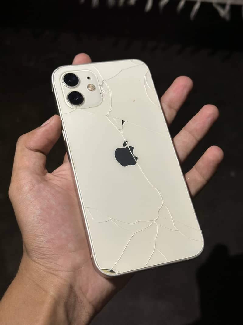 Apple iPhone 12 4