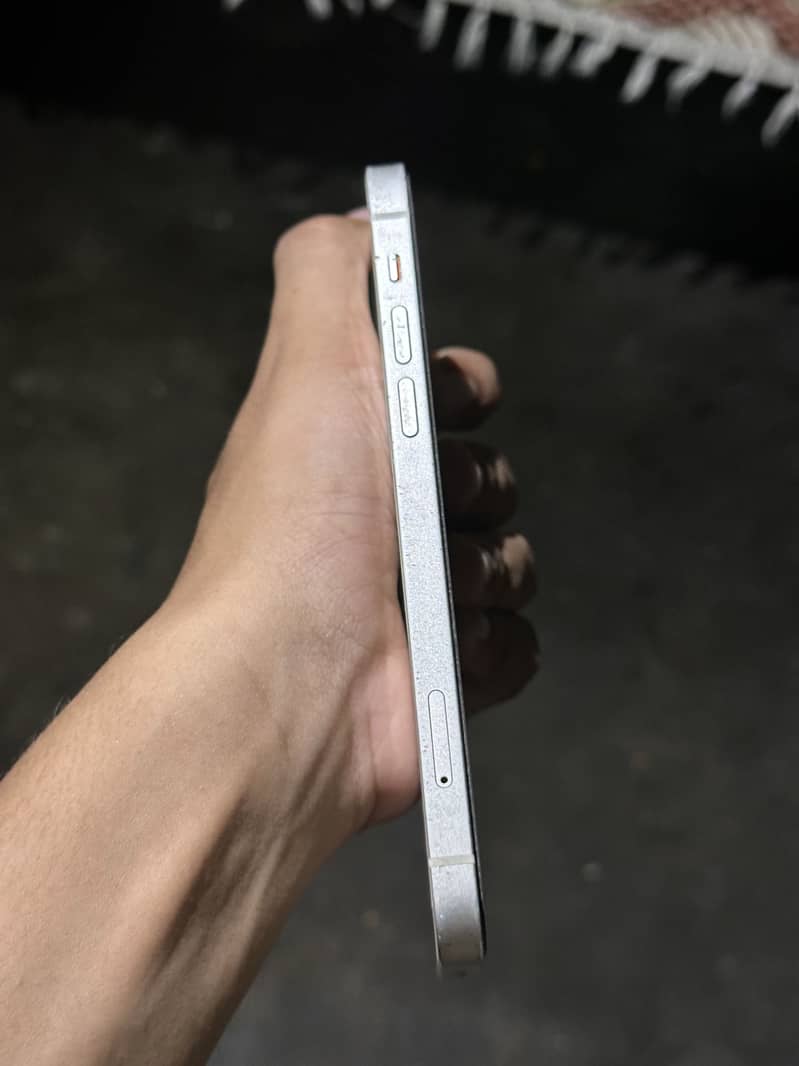 Apple iPhone 12 7