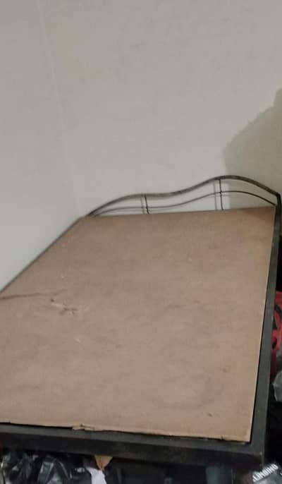 iron signal bed
