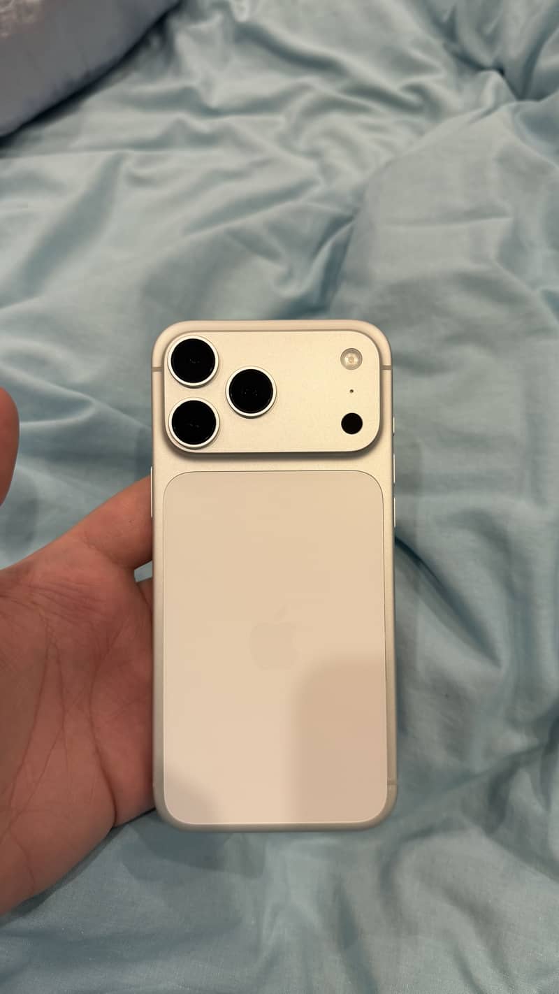 Apple iPhone 17 Pro Max 0