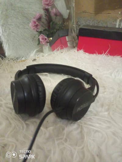 Wired Headphones with Mic – Good Condition