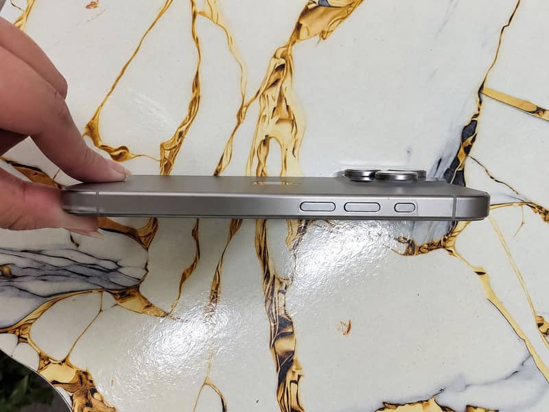 Apple iPhone 15 Pro 1