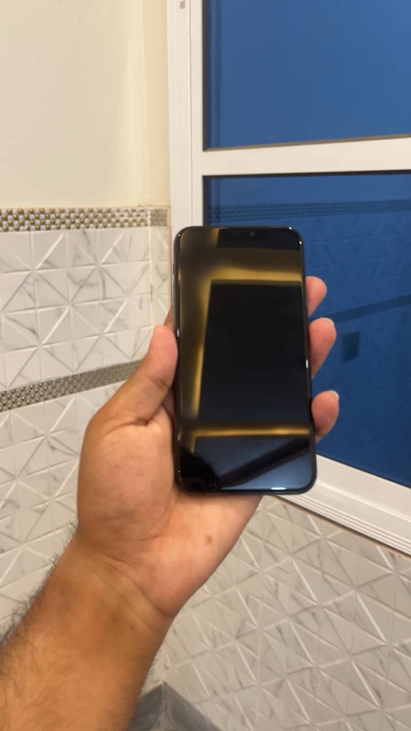 Apple iPhone 11 Pro 2