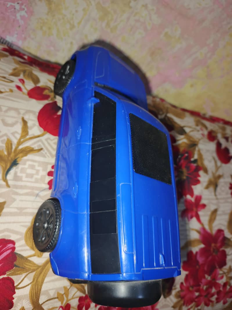 Car Shape Bluetooth Speaker 3