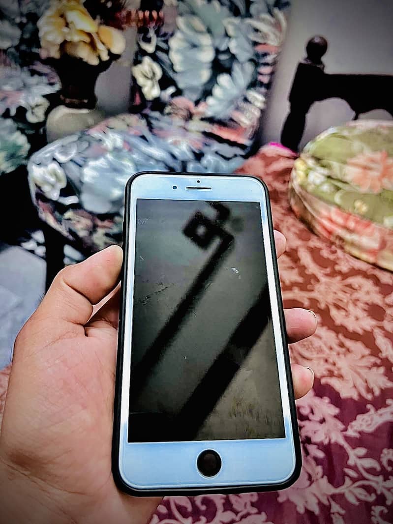 Apple iPhone 8 Plus 4