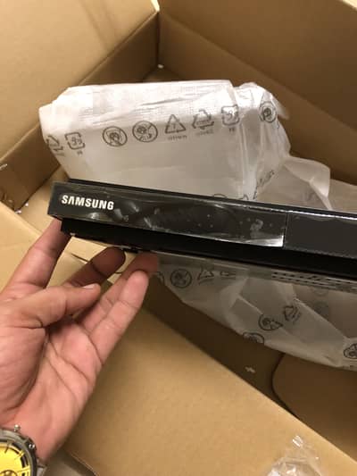 Samsung BD-D5500 Smart 3D Blu-ray Player - Brand New Complete Box