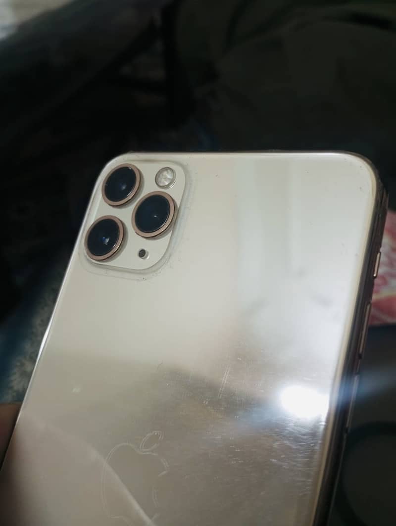 Apple iPhone 11 Pro Max 1