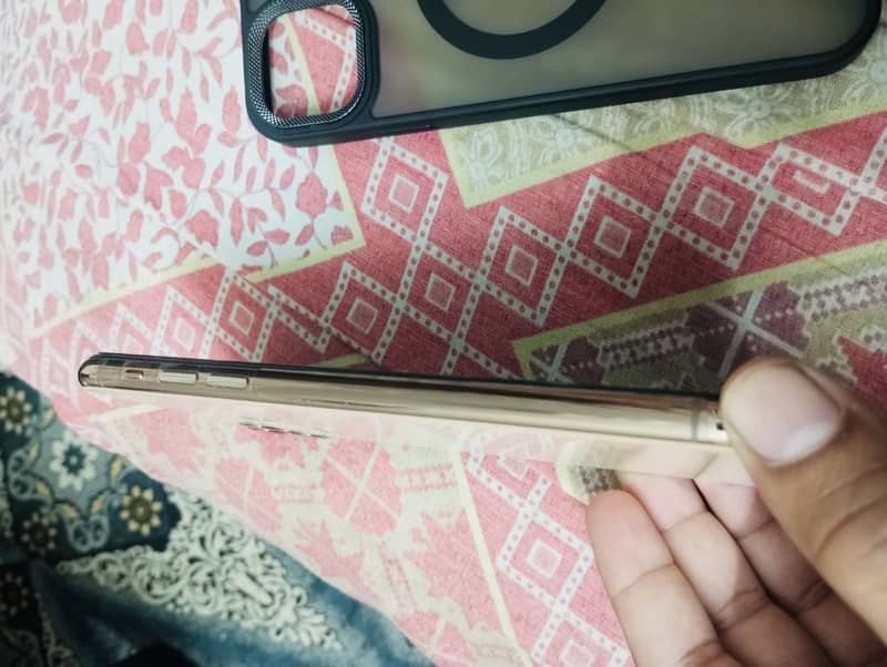 Apple iPhone 11 Pro Max 2