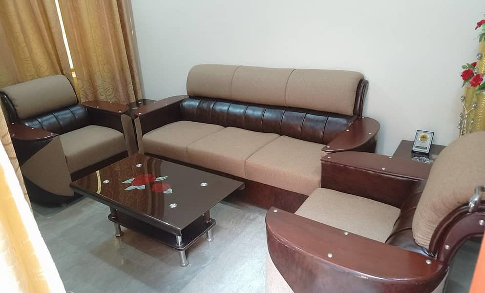 Sofa Set with Tables 0