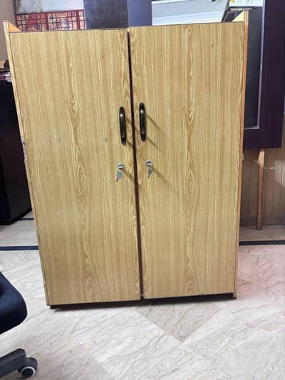 kids wardrobe 4ft-5ft depth 1 ft Lamination sheet Lock doors