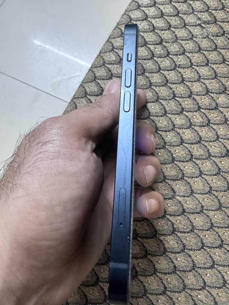 Apple iPhone 14 4