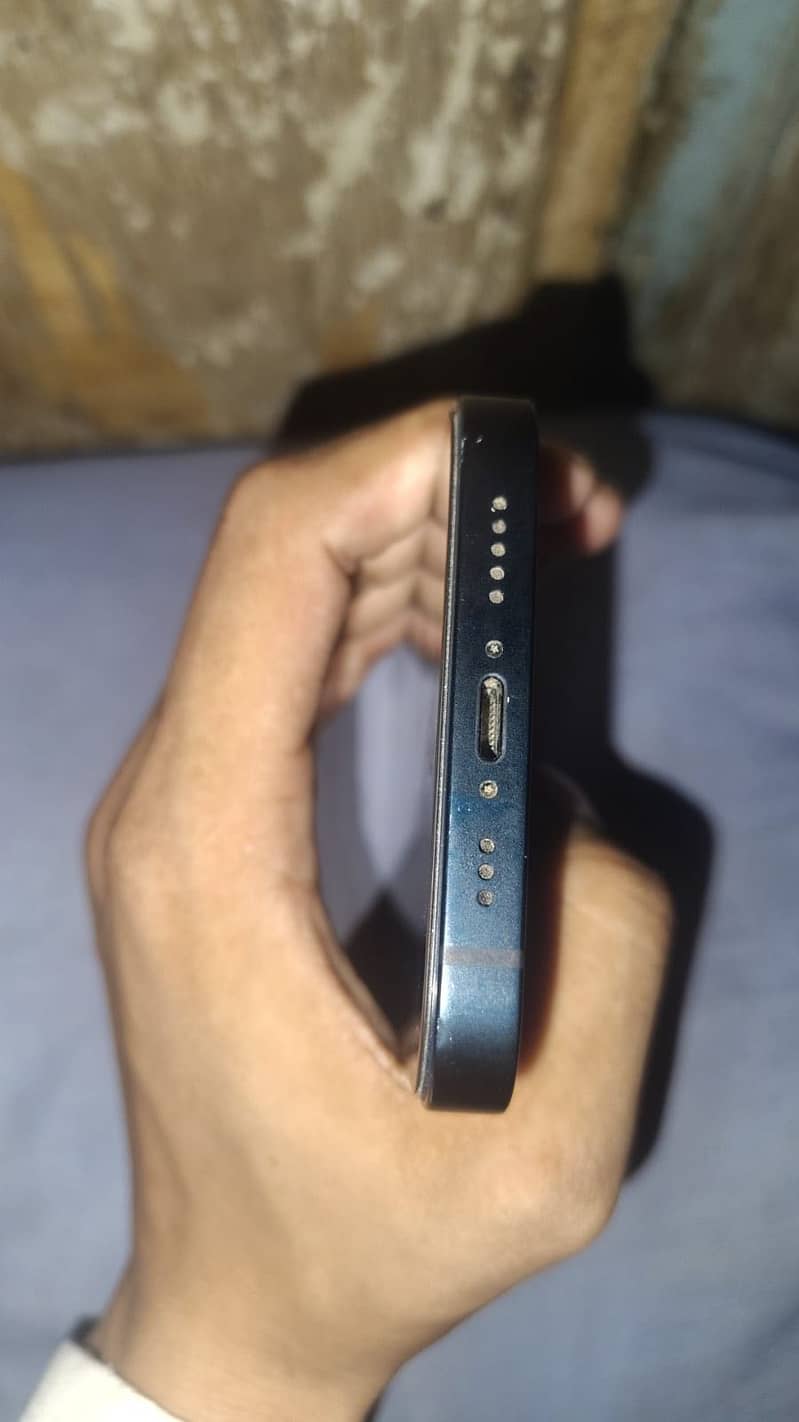 Apple iPhone 13 2