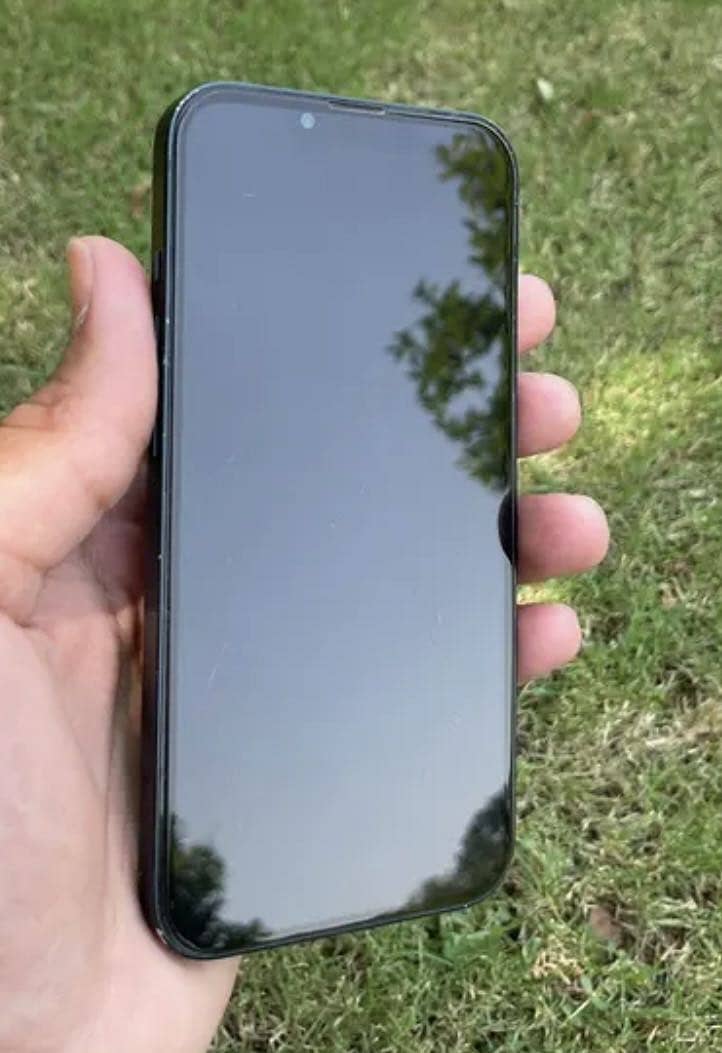 Apple iPhone 13 4