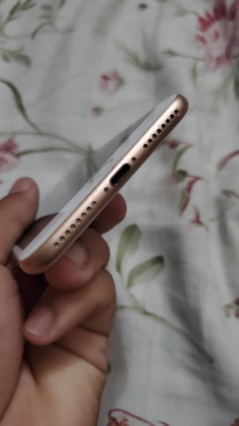 Apple iPhone 8 Plus 5