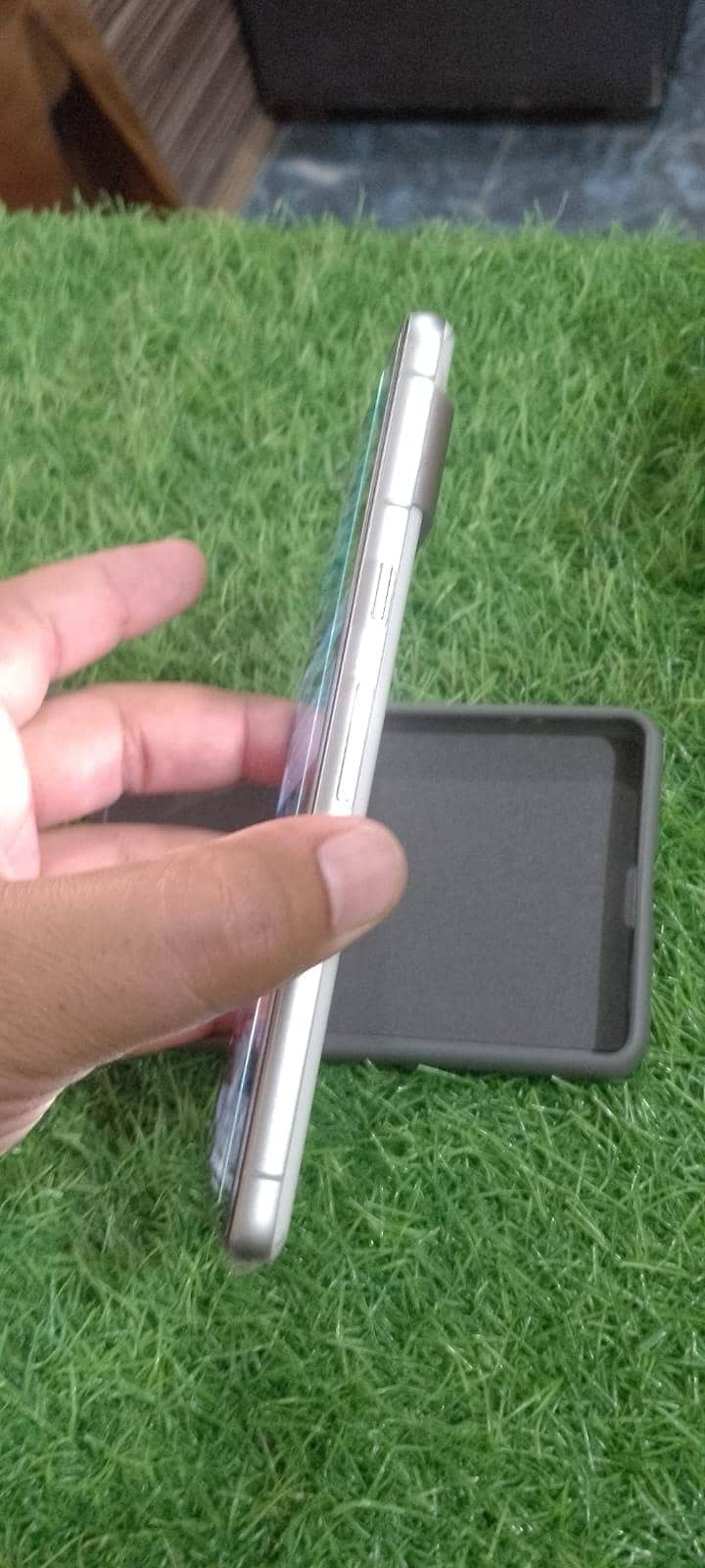 Google Pixel 7 4